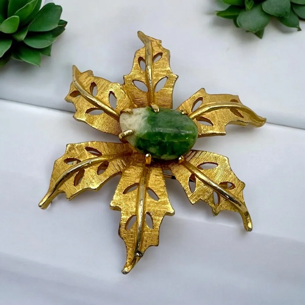 Vintage Gold Tone Floral Brooch With Polished Agate Stone Statement Pc